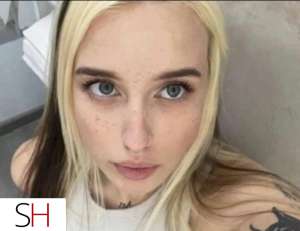 Lets have a good time in Kelowna 20 year old Escort in Victoria