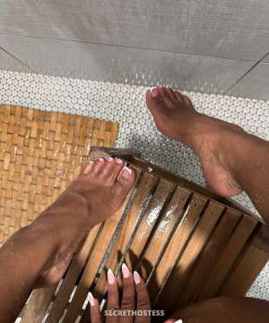 Better than her 👇🏽 and her 👆🏽 skip them call me 28 year old Escort in Roanoke VA