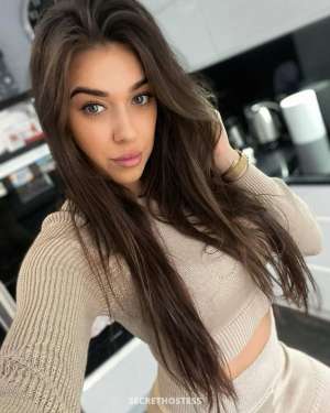 22 year old Indian Escort in Istanbul Indiana