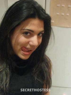 28 year old Middle Eastern Escort in Riyadh Fatima saudia