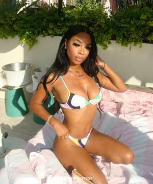 24 year old African Escort in Dubai Daisy