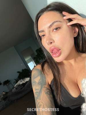 28 year old Escort in Bonn Estell