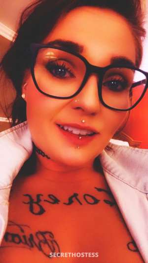 Im Beautiful curvy and my pink pussy will have you needing 29 year old Escort in Oakland CA