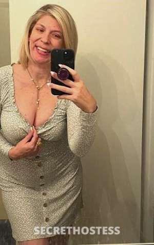 🙈💦Lets have some fun 😉 I am 42 Years Older🔥Clean 42 year old Escort in Des Moines IA