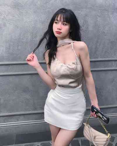 21 year old Vietnamese Escort in Mid Valley Mid Valley Escort Sunny
