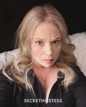 52 year old Escort in Stockton CA Ur 50 inch hips naughty milf/gilf Facetime shows available 