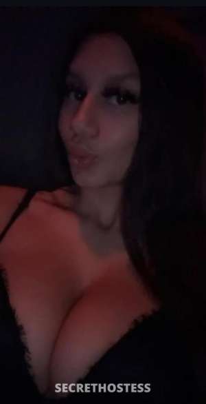 Busty Thick 19 year old Escort in Laredo TX