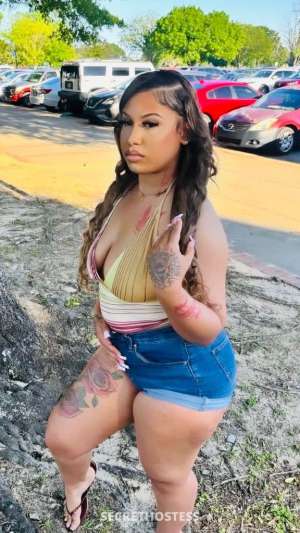 Throat goat baddie with a phatty 25 year old Escort in Fresno CA
