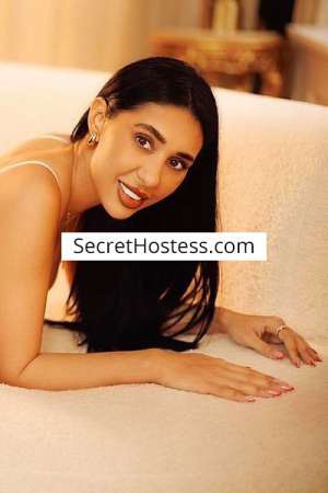 27 year old Italian Escort in London Marina