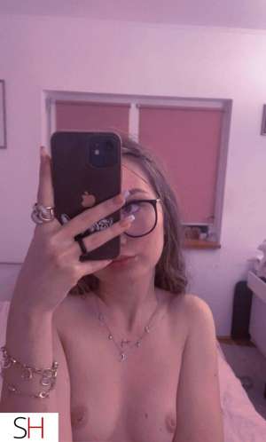 24 year old Caucasian Escort in Victoria NEW Girl 𝕊𝕨𝕖𝕖𝕥𝕚𝕖 Petite