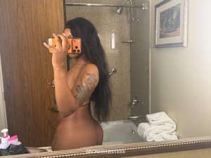 💦Melt in your mouth chocolate 🍫 💦 Available for 21 year old Escort in Flint MI