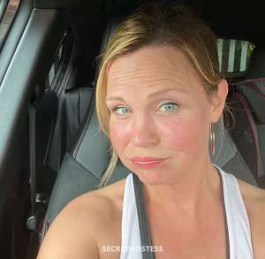 I’m separated looking for a friend with benefits 34 year old Escort in Dubuque IA