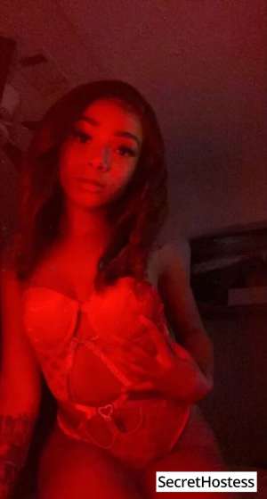 Escort model HONEY, Milwaukee 21 year old Escort in Milwaukee WI
