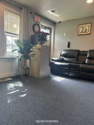 22 year old Escort in Central Jersey ✅Fully Remodeled Spa✅✅✅Beautiful Clean Rooms