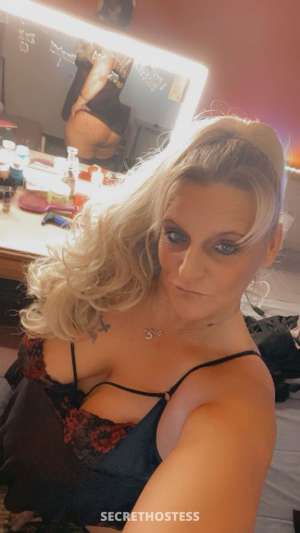 49 year old Escort in Chicago IL White girl with a big ol booty