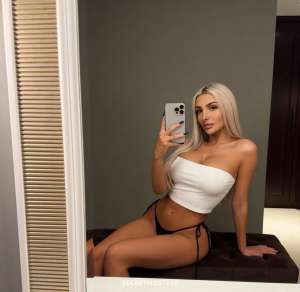 23 year old Caucasian Escort in Montreal Downtown Amanda Blonde companion excellent service
