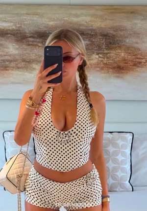 . Meet Amanda . petite, elegant &amp; unforgettable . 29 year old Escort in Brandon
