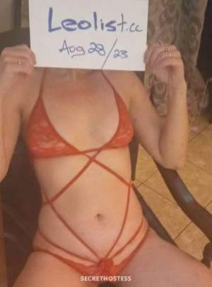 39 year old Caucasian Escort in Moncton Mackenzie for all your deepest darkest desires