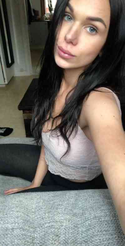 26 year old Escort in Sharjah Add me on telegram @Ella43500