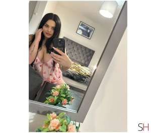 21 year old Escort in Sheffield Hi I,m Emma now in Town, Independent