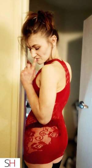 SEXY LiL HOTTIE LOVES getting NAUGHTY 39 year old Escort in London