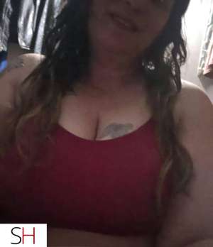 Elegant Mature Companion Curvy Confident Discreet 44 year old Escort in Red Deer