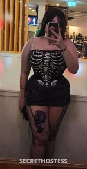 18 year old Escort in Maroochydore Sunshine Coast Curvy 18 year old goth escort, Maroochydore