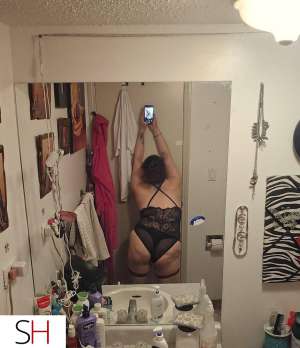 27 year old Escort in Calgary BBW 40DD no restrictions party friendly type of bi dtf