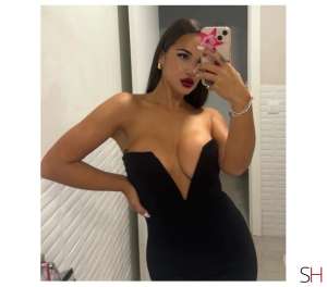 25 year old Latino Escort in Surrey Outcall party girl in town💞, Independent