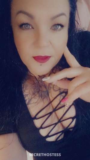 44 year old Caucasian Escort in Palm Bay FL 6ft. long leggs, thick thighs and pretty eyes..message me