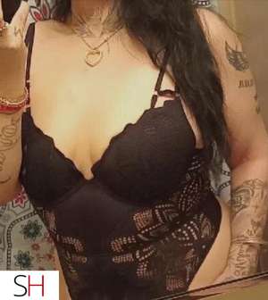 Tattied, horny, no gag Milf 38 year old Escort in Winnipeg