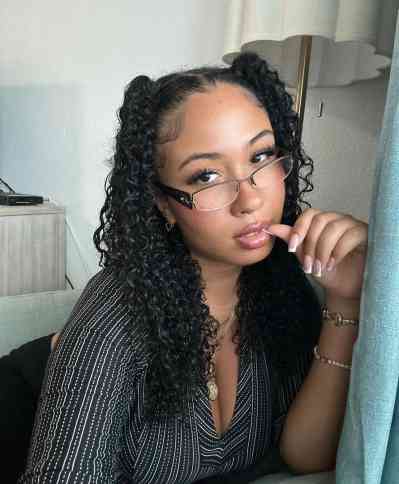 24 year old Ebony Escort in Farnborough Hello, I'm Claire. Warm, attentive and playful, I 