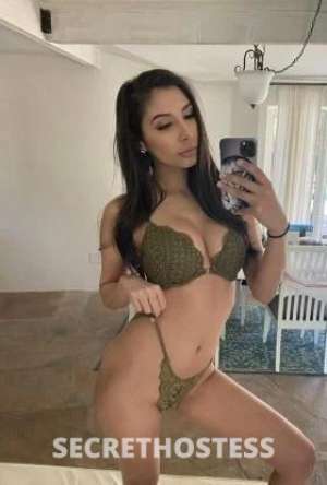 25 year old Indian Escort in Gladstone INDIAN HORNY SEXY NAUGHTY SLUT LOVE TO SUCK COCK, BBB J CI.M