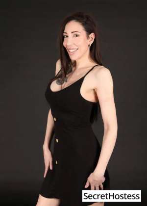42 year old Escort in Edmonton Escort model Vienna Kartel, Edmonton