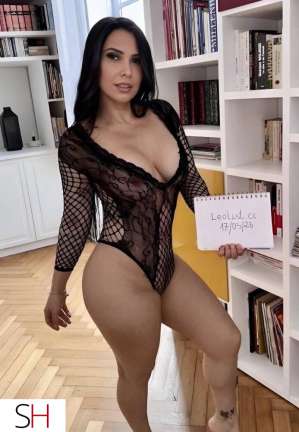 26 year old Escort in Laval Ambra Hote hot dispo pour outcall/incall/carcall et cam