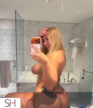 28 year old Caucasian Escort in Laval Dispo une jolie blonde sexy pour oucall/incall/cam to cam/69