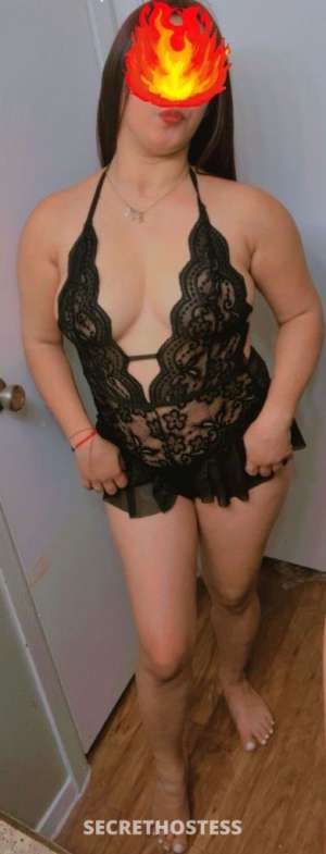 divina 24 year old Escort in Roanoke VA