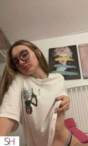 29 year old Caucasian Escort in Comox Valley lets have fun in my abode and in the car plus your space