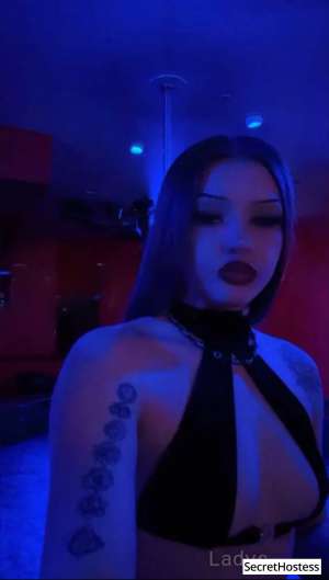 Escort model Sophia Love, Milwaukee 23 year old Escort in Milwaukee WI