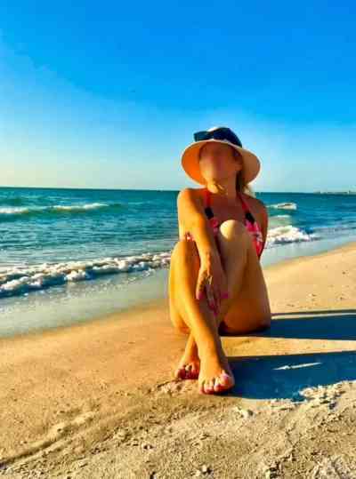 55Yrs Old Escort Size 8 170CM Tall Tampa FL Image - 11