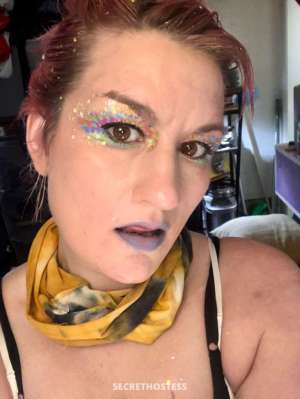 36 year old American Escort in Undeniably Beautiful Alt Chick is also An Undeniable Artist 