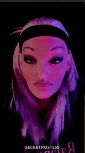 35 year old Escort in Niagara Slim Blonde Playmate New to the Niagara Falls Circut