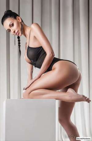 20 year old Escort in Minneapolis MN Escort model Naya, Minneapolis