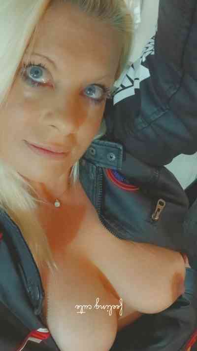 42 year old Caucasian (white) Escort in Austin Sexy bad bunnie
