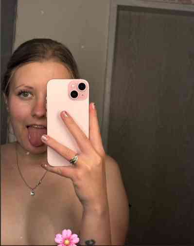 28 year old Escort in Dickinson ND SEXY LADY READILY AVAILABLE FOR FUN