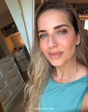 I'm recently separated but looking for a friend with 36 year old Escort in Aberdeen SD