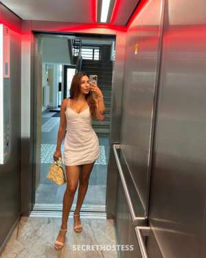 Curvy cutie with sweet kisses and playful late-night vibes 36 year old Escort in Bloomington IL