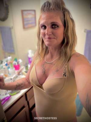 Hey Guys Trixie is Back 40 year old Escort in Evansville IN