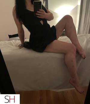 29 year old Caucasian Escort in Granby Petite Lilly te fait un massage mais elle se sent tannante