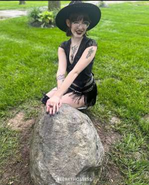 20 year old Escort in San Diego CA READ BIO EMO BABE looking for someone to feed me